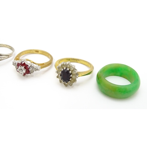 915 - Five assorted dress rings to include a silver examples (5)