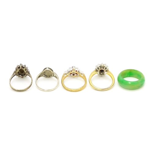 915 - Five assorted dress rings to include a silver examples (5)