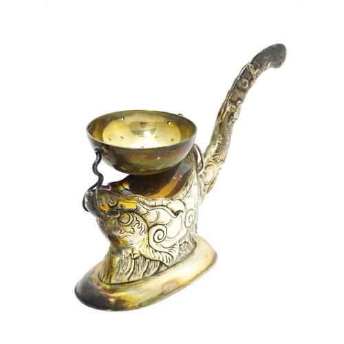 380 - A Vietnamese export .900 silver tea strainer stand, the stand of stylised open mouthed dragon head f... 