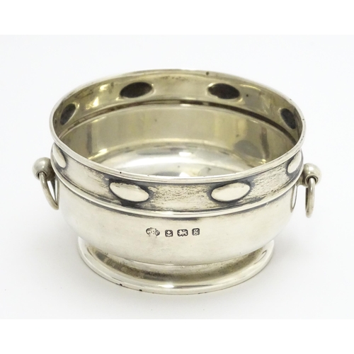 435 - An Arts & Crafts silver bowl with twin ring handles and banded detail, hallmarked Birmingham 1906, m... 