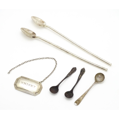 537 - A quantity of assorted items to include silver salt spoons, decanter label, silver plate cocktail sp... 