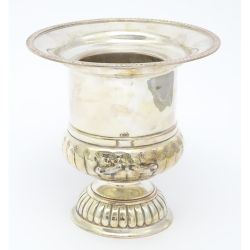 678 - A silver plate champagne bucket / ice cooler of campagna urn form. Approx. 9 1/2