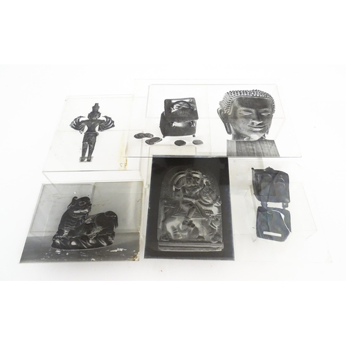 2133 - A quantity of assorted plate glass negatives depicting various ancient artefacts / sculptures, etc. ... 