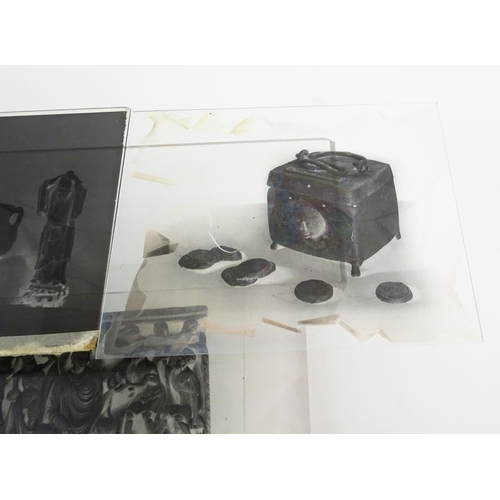 2133 - A quantity of assorted plate glass negatives depicting various ancient artefacts / sculptures, etc. ... 