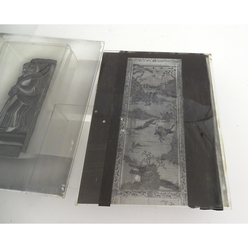 2133 - A quantity of assorted plate glass negatives depicting various ancient artefacts / sculptures, etc. ... 