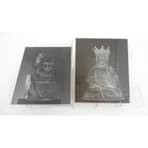 2133 - A quantity of assorted plate glass negatives depicting various ancient artefacts / sculptures, etc. ... 