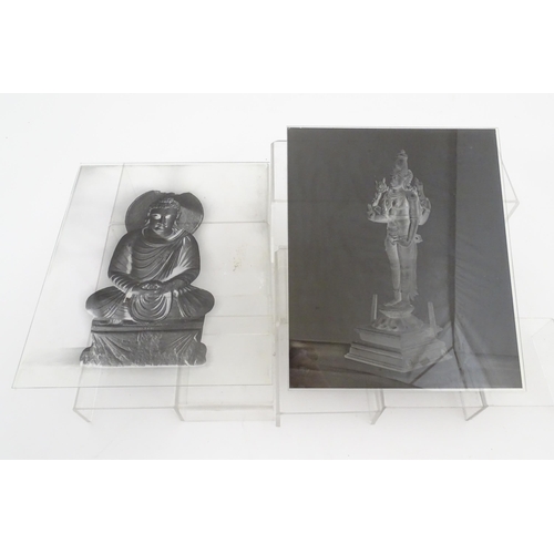 2133 - A quantity of assorted plate glass negatives depicting various ancient artefacts / sculptures, etc. ... 