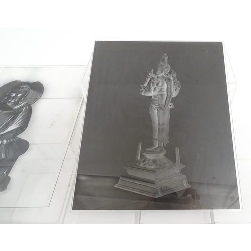 2133 - A quantity of assorted plate glass negatives depicting various ancient artefacts / sculptures, etc. ... 