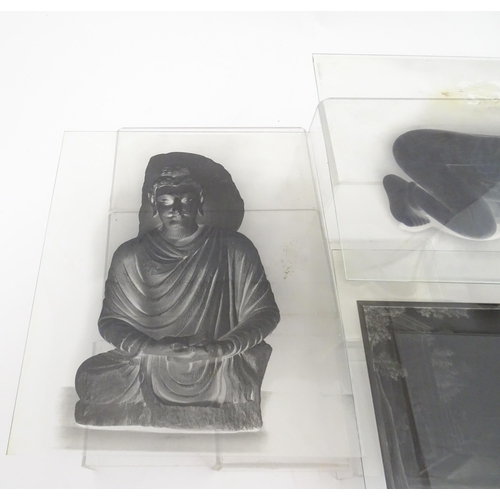 2133 - A quantity of assorted plate glass negatives depicting various ancient artefacts / sculptures, etc. ... 