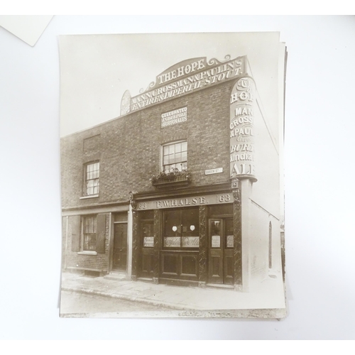 2135 - An archive of early 20thC monochrome photographs depicting various pubs / inns / restaurants in Lond... 