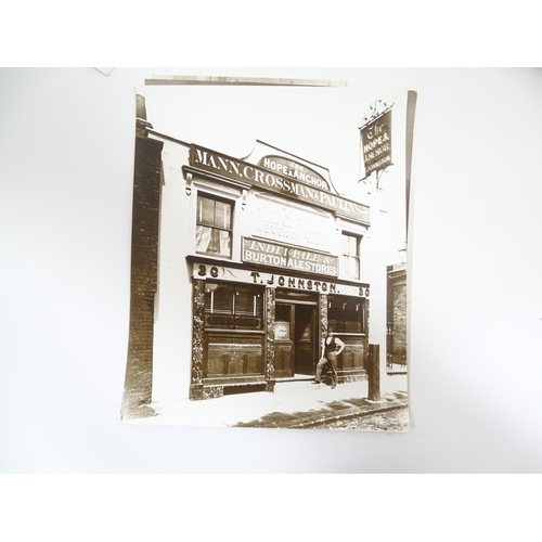 2135 - An archive of early 20thC monochrome photographs depicting various pubs / inns / restaurants in Lond... 