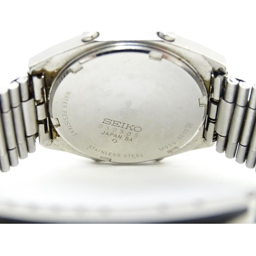 935A - A gentleman's steel Seiko automatic wristwatch, the dial with hour batons and day date aperture and ... 