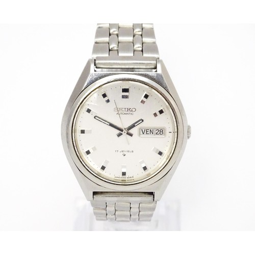 935A - A gentleman's steel Seiko automatic wristwatch, the dial with hour batons and day date aperture and ... 