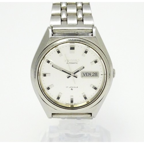 935A - A gentleman's steel Seiko automatic wristwatch, the dial with hour batons and day date aperture and ... 