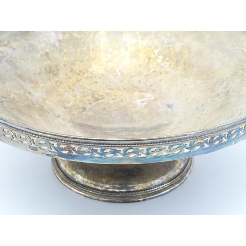 685 - A quantity of silver plated wares to include coasters, cruets, dishes, trays, etc. Largest approx. 1... 