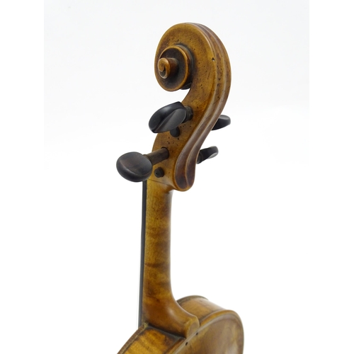 1290 - Musical instrument : a 19thC violin, bearing hand-written interior label ' John Betts - No 2 - Rear ... 