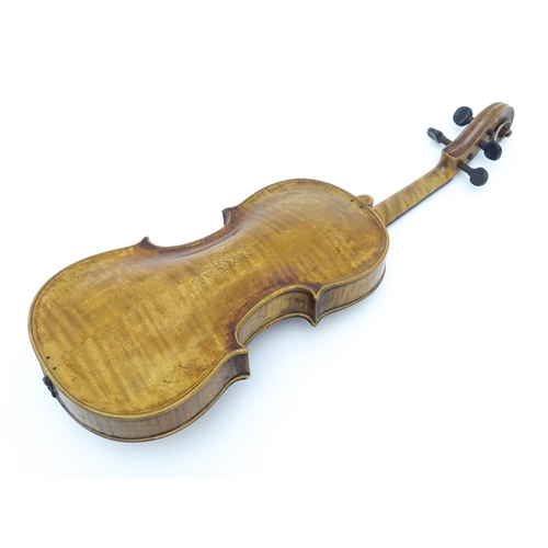 1290 - Musical instrument : a 19thC violin, bearing hand-written interior label ' John Betts - No 2 - Rear ... 