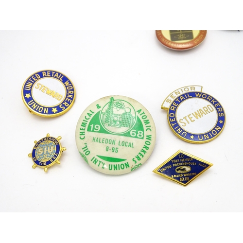 971 - Trade Union Interest: a quantity of assorted badges, pins, etc. to include a Retail Clerks Internati... 