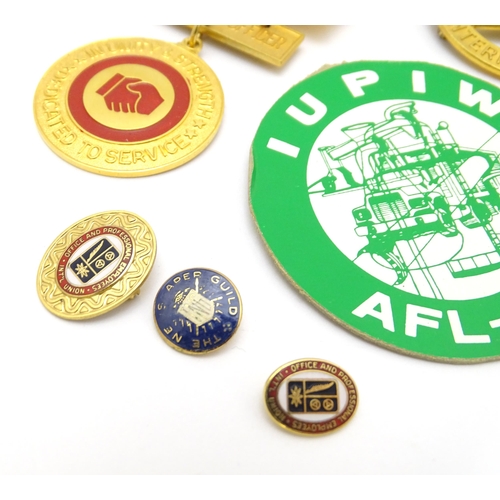 971 - Trade Union Interest: a quantity of assorted badges, pins, etc. to include a Retail Clerks Internati... 