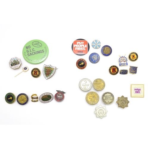 972 - Trade Union Interest: a quantity of assorted badges, pins, etc. to include the Amalgamated Carters &... 