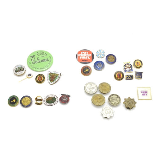 972 - Trade Union Interest: a quantity of assorted badges, pins, etc. to include the Amalgamated Carters &... 