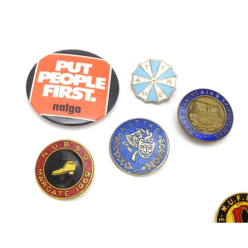 972 - Trade Union Interest: a quantity of assorted badges, pins, etc. to include the Amalgamated Carters &... 