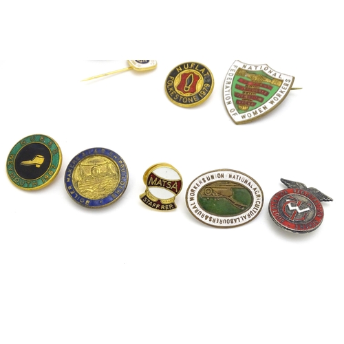 972 - Trade Union Interest: a quantity of assorted badges, pins, etc. to include the Amalgamated Carters &... 