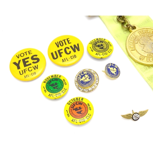 976 - Trade Union Interest: a quantity of assorted badges, pins, etc. to include Glass Bottle Blowers Asso... 