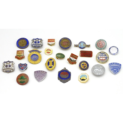 979 - Trade Union Interest: a quantity of assorted badges, pins, etc. to include a hallmarked silver Natio... 