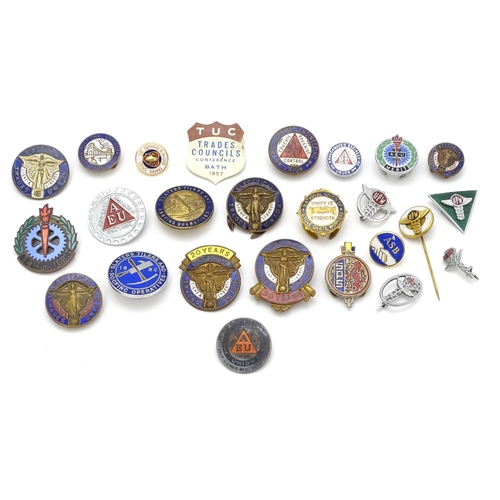 981 - Trade Union Interest: a quantity of assorted badges, pins, etc. to include Amalgamated Engineers Uni... 