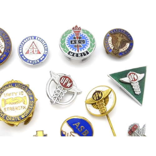 981 - Trade Union Interest: a quantity of assorted badges, pins, etc. to include Amalgamated Engineers Uni... 