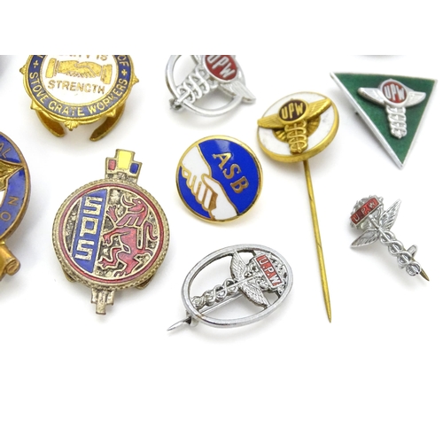 981 - Trade Union Interest: a quantity of assorted badges, pins, etc. to include Amalgamated Engineers Uni... 