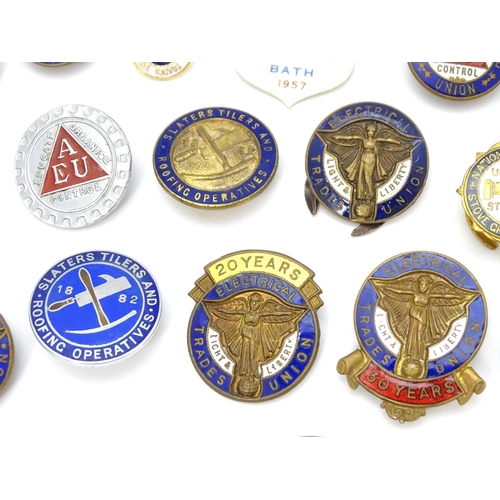 981 - Trade Union Interest: a quantity of assorted badges, pins, etc. to include Amalgamated Engineers Uni... 