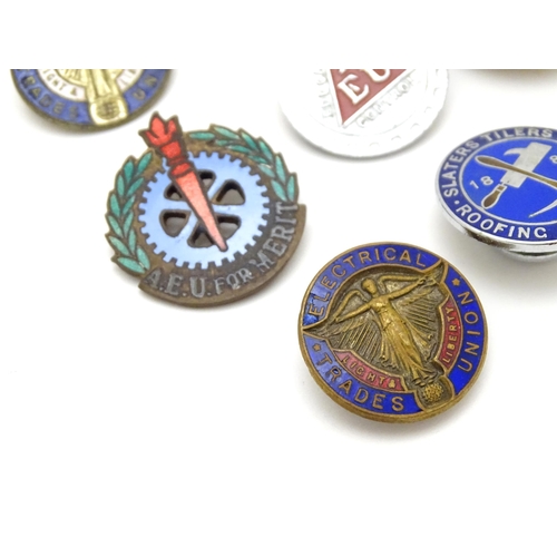 981 - Trade Union Interest: a quantity of assorted badges, pins, etc. to include Amalgamated Engineers Uni... 