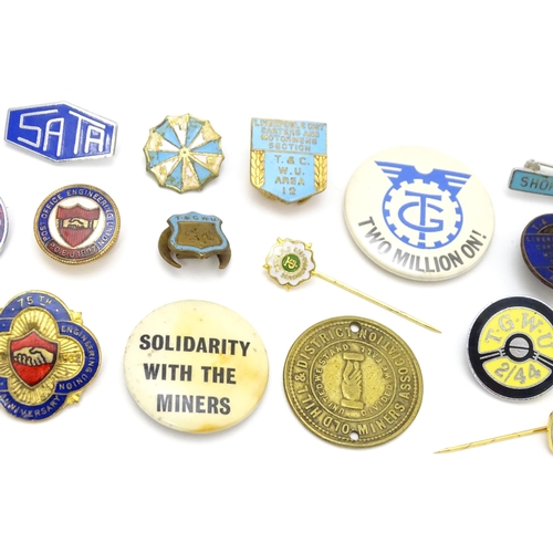 988 - Trade Union Interest: a quantity of assorted badges, pins, etc. to include National Association of T... 