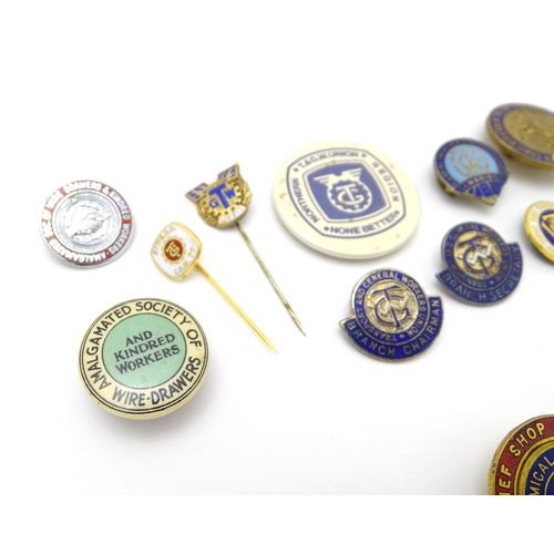 991 - Trade Union Interest: a quantity of assorted badges, pins, etc. to include Chemical Workers Union (S... 