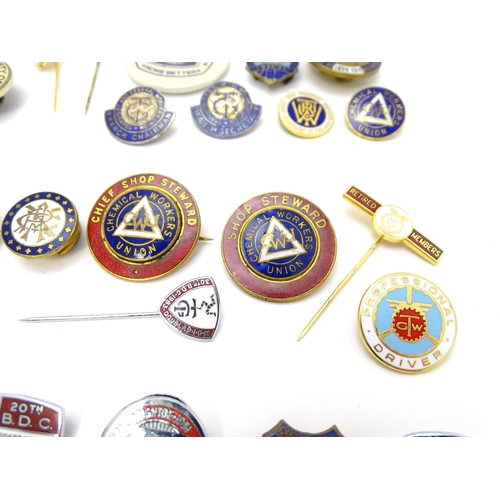 991 - Trade Union Interest: a quantity of assorted badges, pins, etc. to include Chemical Workers Union (S... 