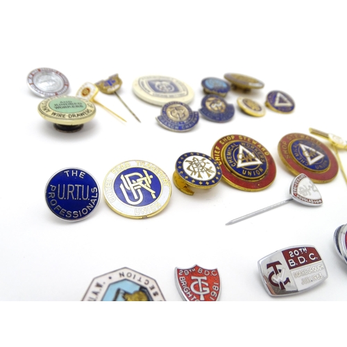 991 - Trade Union Interest: a quantity of assorted badges, pins, etc. to include Chemical Workers Union (S... 