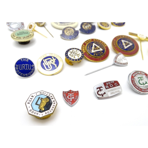 991 - Trade Union Interest: a quantity of assorted badges, pins, etc. to include Chemical Workers Union (S... 