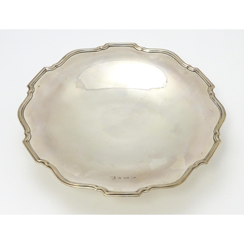 633 - A silver pedestal dish hallmarked Birmingham 1913, maker Barker Brothers Silver Ltd. Approx. 7