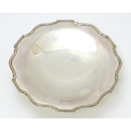 633 - A silver pedestal dish hallmarked Birmingham 1913, maker Barker Brothers Silver Ltd. Approx. 7