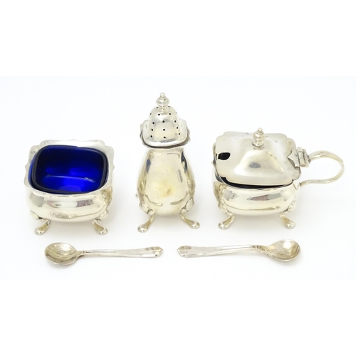 636 - A cased three piece silver cruet set comprising pepper, salt and mustard pot, hallmarked Birmingham ... 