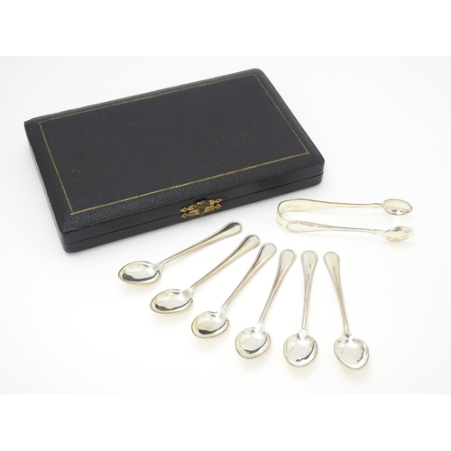 637 - A cased set of six silver teaspoons with sugar tongs en suite, hallmarked Birmingham 1905, maker Wil... 