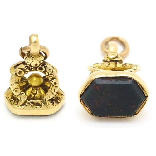 920 - A 9ct gold fob set with bloodstone seal. Approx. 3/4