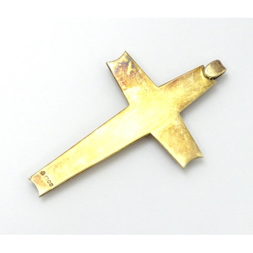 880 - A large silver pendant cross. Hallmarked London 1989 maker Mark William Munson. Approx 3 1/4