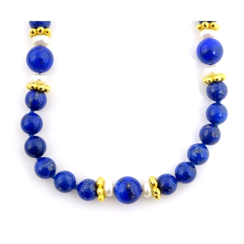 891 - Assorted necklaces to include a pearl necklace with silver clasp, a lapis lazuli and pearl bead neck... 