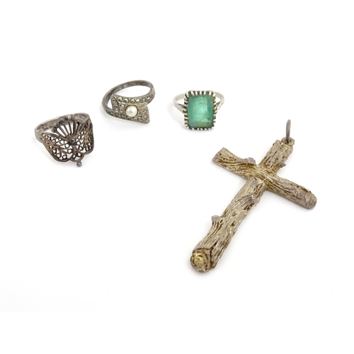 910A - A quantity of assorted jewellery comprising a Continental silver ring with filigree decoration, a wh... 