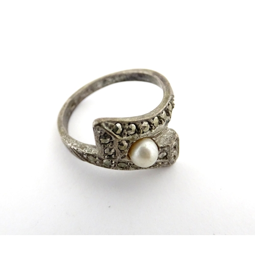 910A - A quantity of assorted jewellery comprising a Continental silver ring with filigree decoration, a wh... 