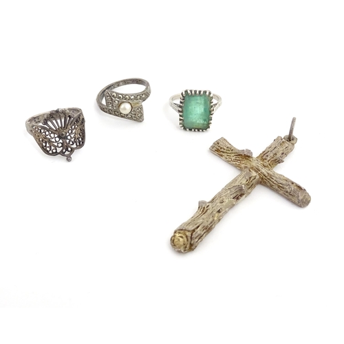 910A - A quantity of assorted jewellery comprising a Continental silver ring with filigree decoration, a wh... 