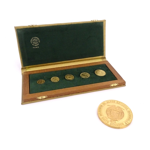 967 - Cased collectors coins for the Republic of Ecuador. The case titled Banco Central Del Ecuador 1927-1... 